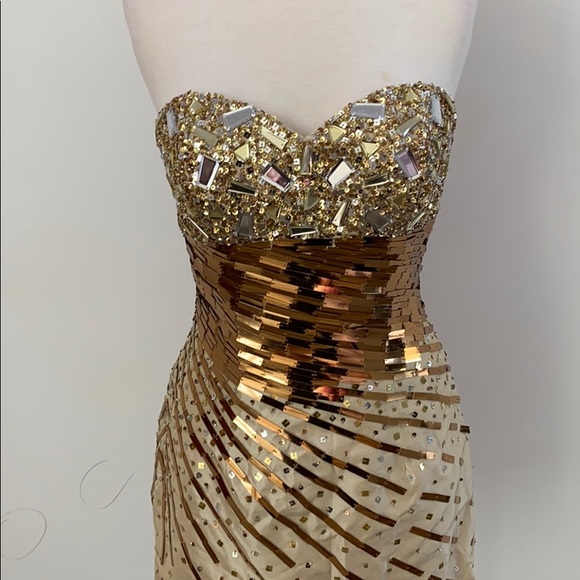 Short, Very Short 👗 - Picture 2 of 6